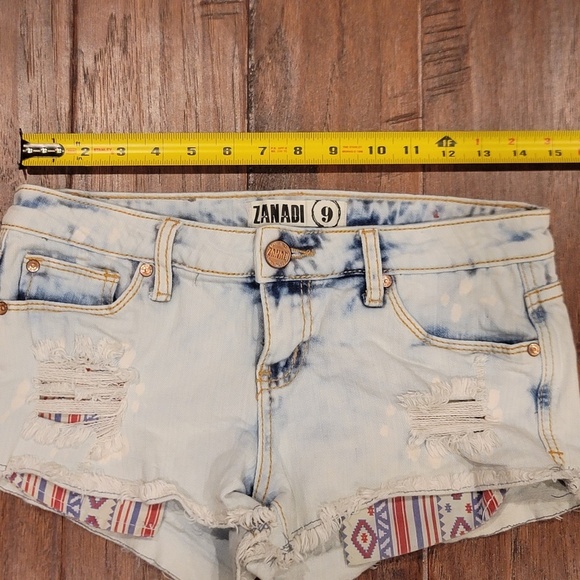 Denim/Cotton Zanadi Shorts. Size 9 - Picture 4 of 8